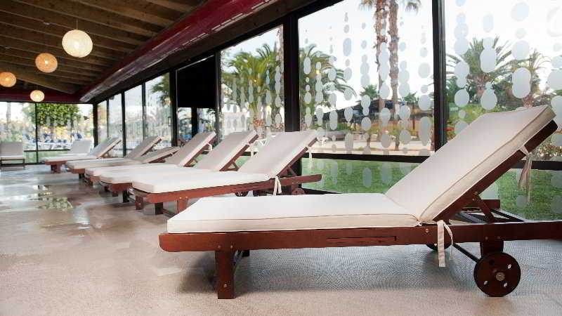 Oasis Hotel 4*